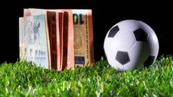 Fútbol y dinero.