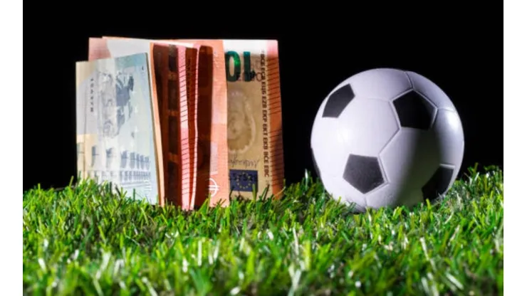 Fútbol y dinero.