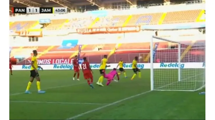 El insólito error de Jamaica ante Panamá.