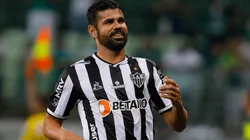 Diego Costa en acción con Mineiro.