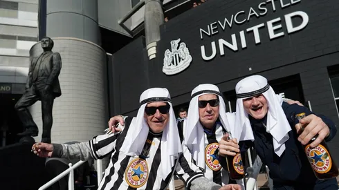 Los hinchas de Newcastle continúan recibiendo noticias.
