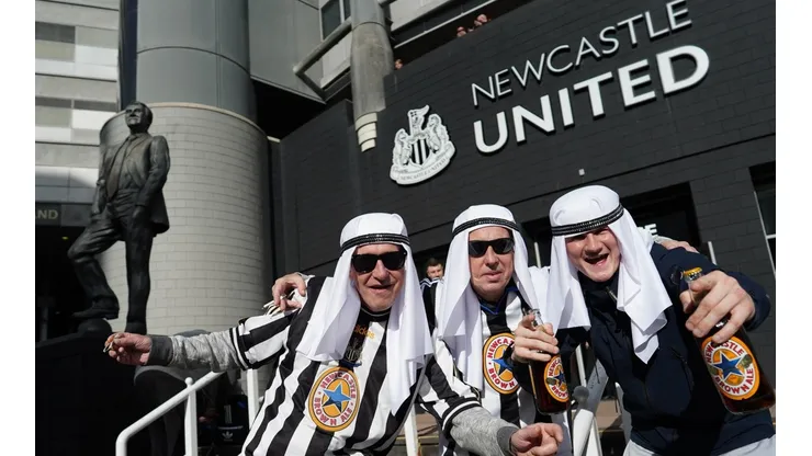Los hinchas de Newcastle continúan recibiendo noticias.