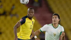 Marcelo Moreno Martins contra Enner Valencia en un Bolivia vs Ecuador.