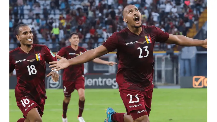 Salomón Rondón en festejo de gol.