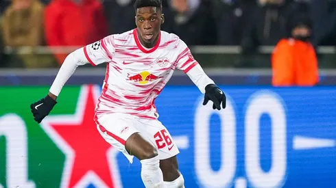 Ilaix Moriba en acción con Leipzig.