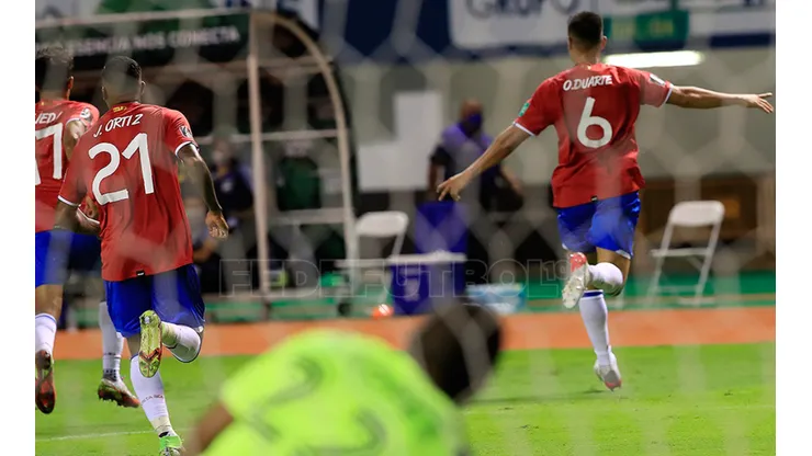 Festejo de gol de Costa Rica.
