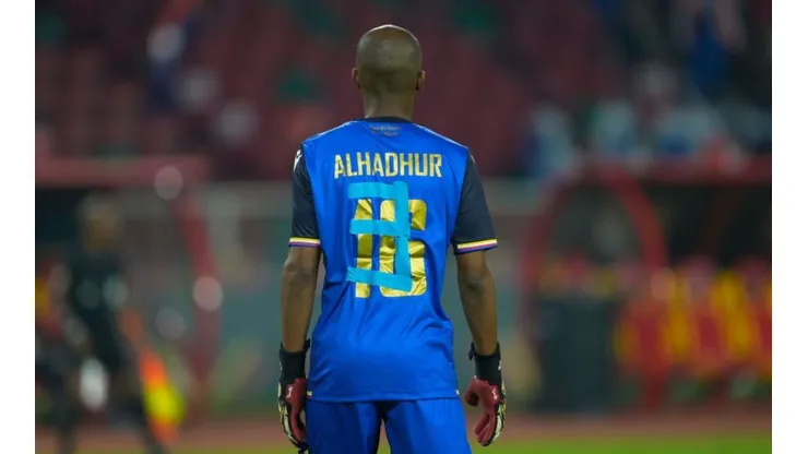 Chaker Alhadhur, el arquero improvisado de Comoras.