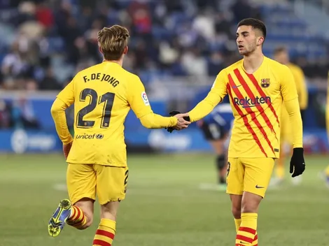 Barcelona derrotó a Alavés con un agónico y confuso gol de Frenkie de Jong
