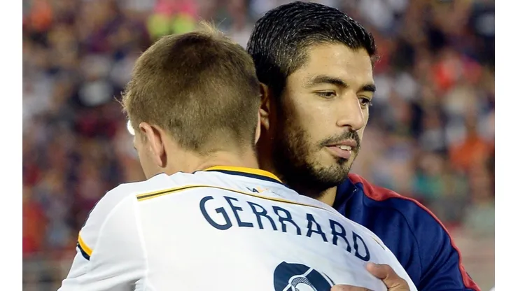 Steven Gerrard y Luis Suárez en un encuentro amistoso