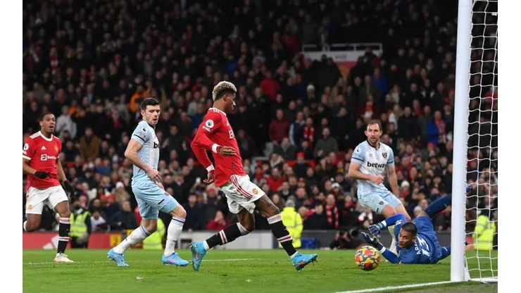 Rashford convierte el gol del triunfo sobre el final.