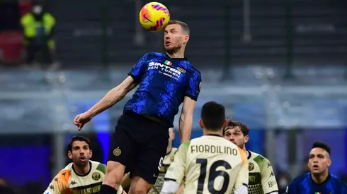 Inter saca adelante un partido 'complicado' ante Venezia por Dzeko.