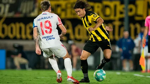 Nacional y Peñarol en acción.