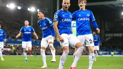 Everton en festejo de gol.