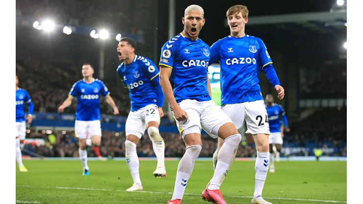 Everton en festejo de gol.