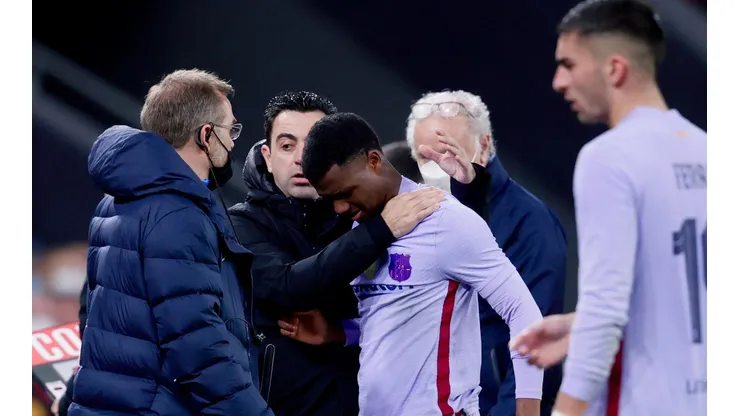 Ansu Fati se retiró llorando del campo de juego.