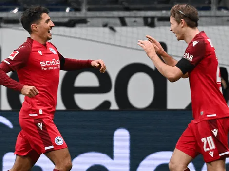 Tremenda asistencia de rabona por parte de un jugador de Arminia Bielefeld