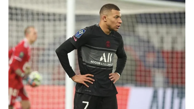 Kylian Mbappé arrastra una molestia y podría ser baja en PSG.