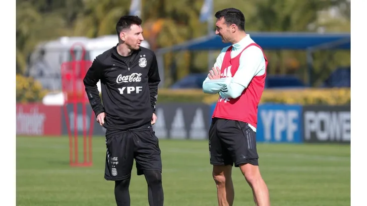 Messi y Scaloni.