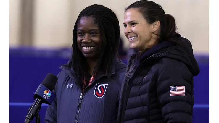 Erin Jackson y Brittany Bowe, patinadoras de velocidad de Estados Unidos