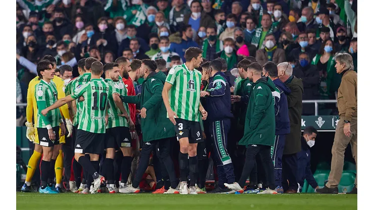 Momentos álgidos entre Betis y Sevilla.
