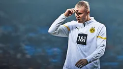 Haaland en calentamiento con Borussia Dortmund.