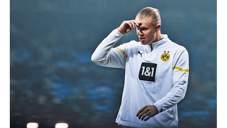 Haaland en calentamiento con Borussia Dortmund.