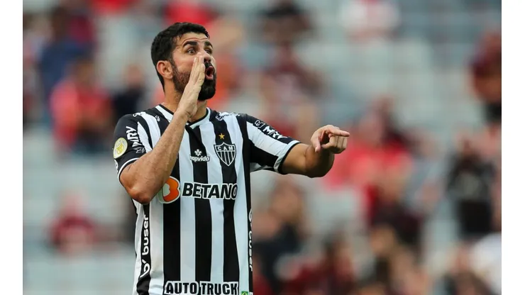Diego Costa en un encuentro con Atletico Mineiro.