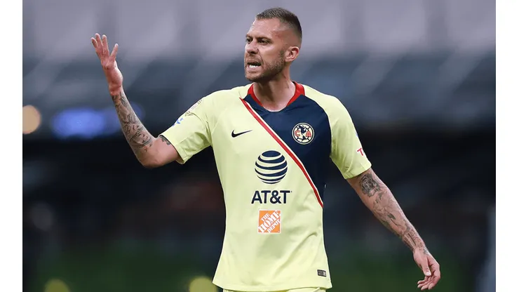 Menez en su época con América.