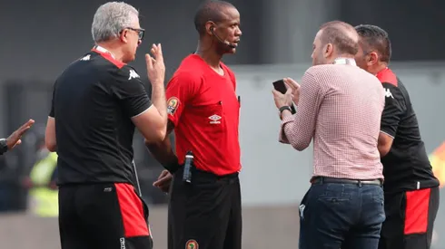 Protestas en contra del árbitro central.