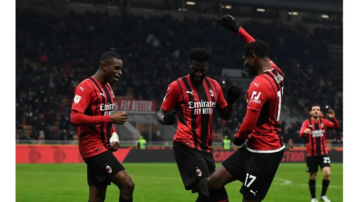 Milan avanzó en la Copa Italia.
