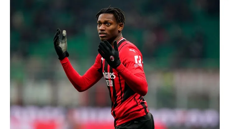 Rafael Leao y un insólito gol para Milan.