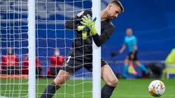 Unai Simón y una desafortunada acción.