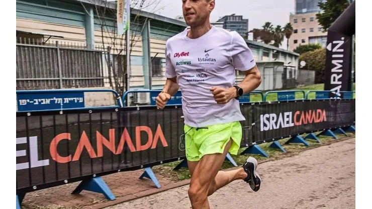 ¿Cuánto corre por semana el ultrarunner lituano récord del mundo?