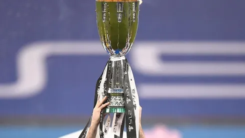 Trofeo de la Supercopa de Italia.