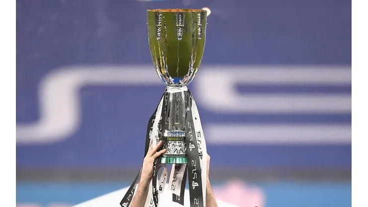 Trofeo de la Supercopa de Italia.