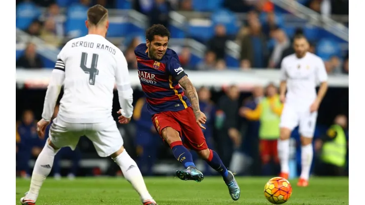 Dani Alves en un encuentro contra Real Madrid.