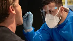 La variante Ómicron dispara los contagios en el mundo.