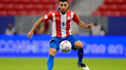 Junior Alonso en acción con Paraguay.