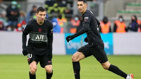 Messi y Di María en acción de juego.