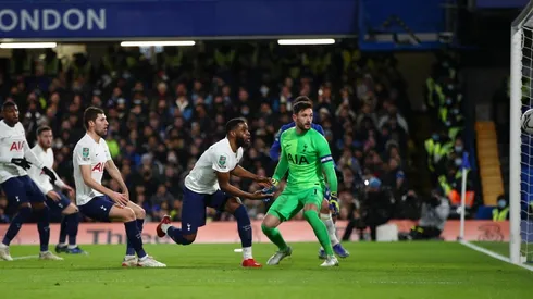 Humillante error entre Tanganga y Davies.