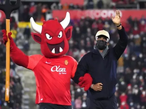 Eto'o fue homenajeado en Mallorca y se reencontró con Xavi