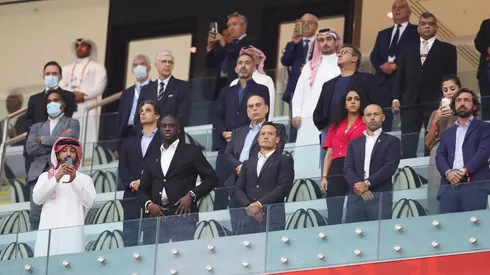 Yaya Touré presenciando la Copa Árabe.