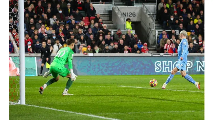 Phil Foden anotando el único gol del partido.