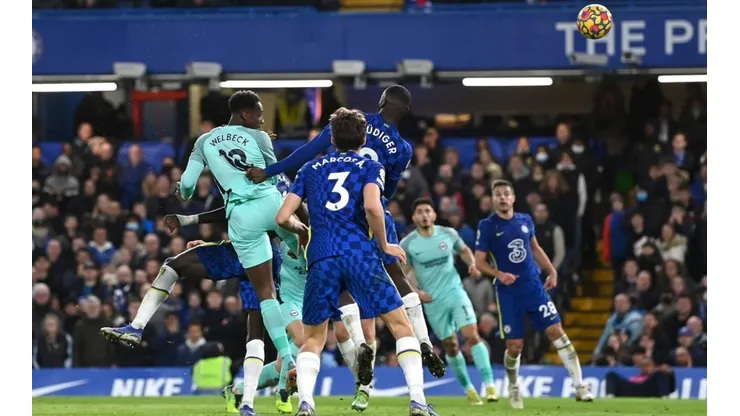 El cabezazo de Welbeck para el empate de Brighton sobre la hora.
