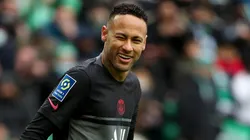 Neymar está de vacaciones mientras se recupera de una lesión.