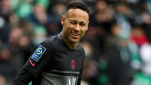 Neymar está de vacaciones mientras se recupera de una lesión.