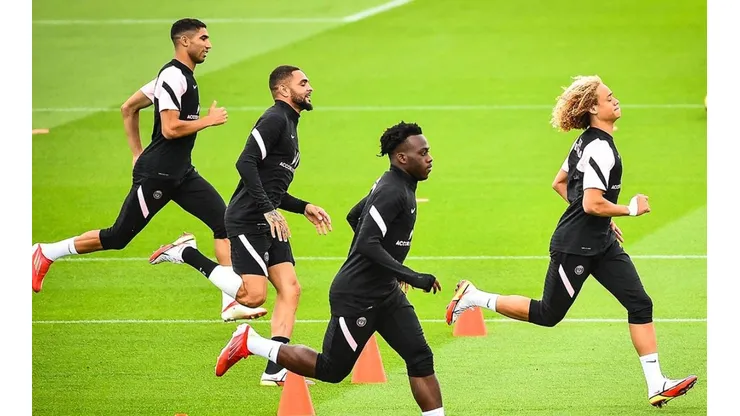 Entrenamiento de PSG con Kurzawa.