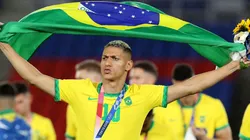 Richarlison busca ayuda para Bahía.