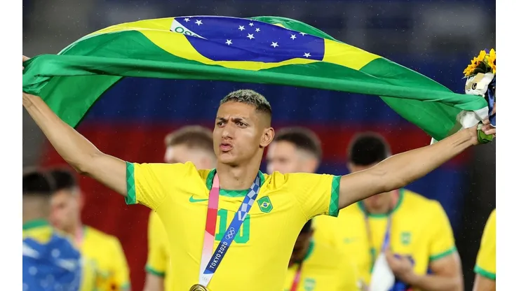 Richarlison busca ayuda para Bahía.