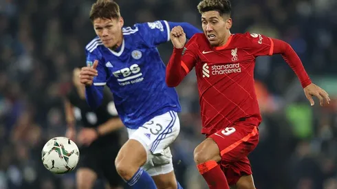 Liverpool vs Leicester en acción de juego.